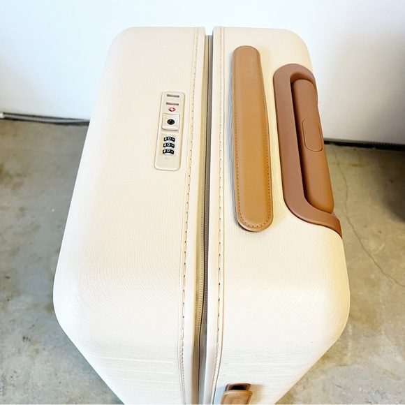 NEW! AWAY x The White Lotus “In Paradise” Limited Edition Carryon Suitcase - Picture 7 of 15